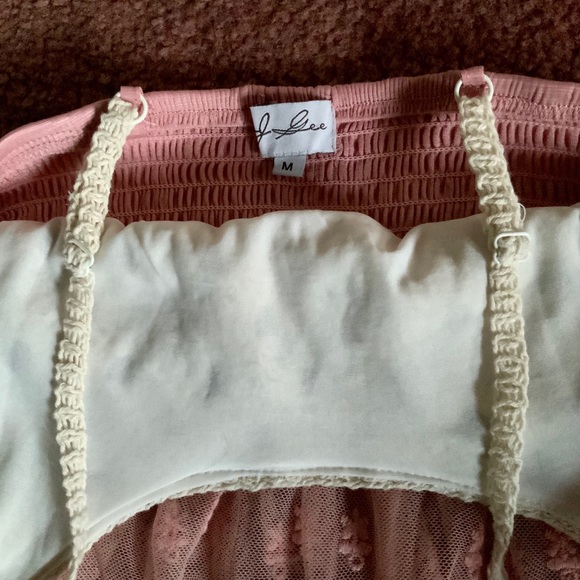 Beautiful laced top - Picture 3 of 5